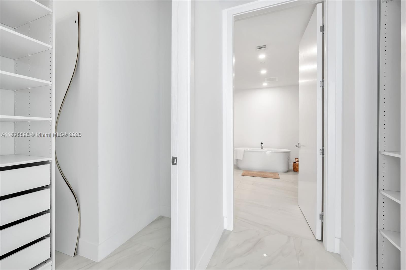 Aurora Condominium - Residential Lease