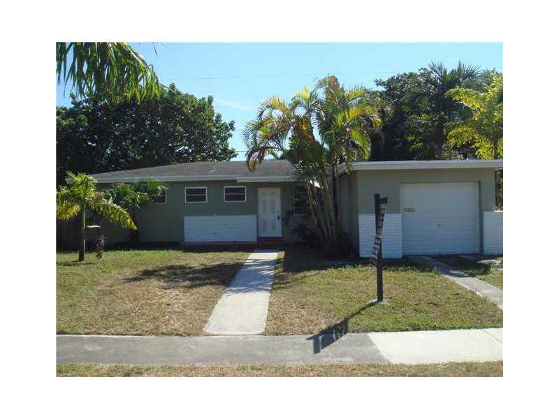 3 BEDROOMS, 2 BATHS, 1 CAR GARAGE, FENCED YARD, SLAB IN BACKYARD FOR BOAT OR TRAILER. NICE NEIGHBORHOOD, QUICK ACCESS, CLOSE TO SCHOOLS, CHURCHES, TRANSPORTATION AND SHOPPING. COMMISSION PAID QUARTERLY.
