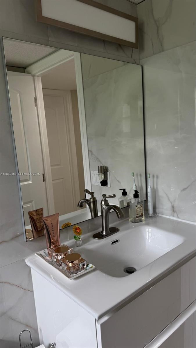 KINGS POINT NORMANDY COND - Residential