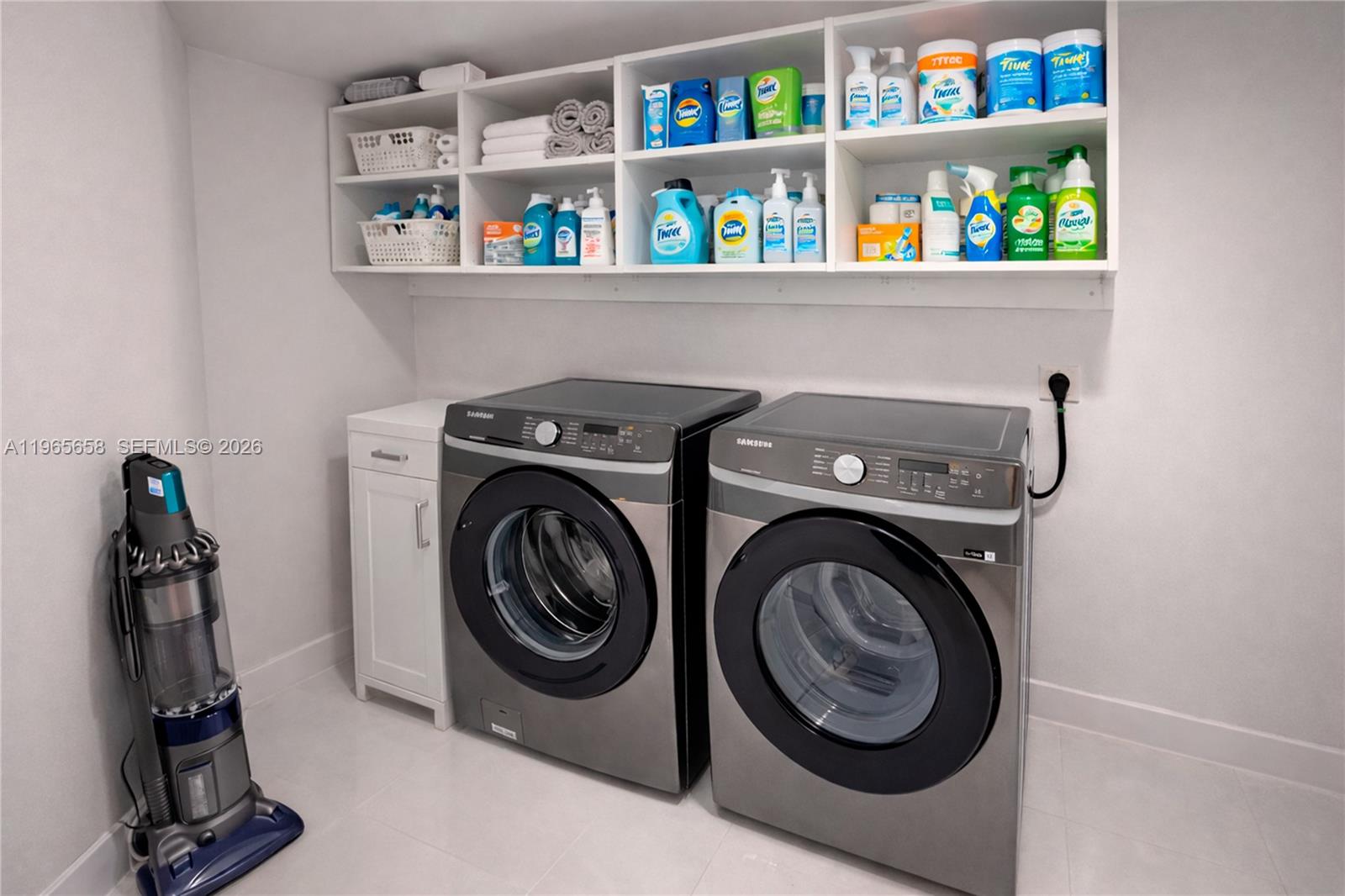 ST TROPEZ ON THE BAY III - Residential