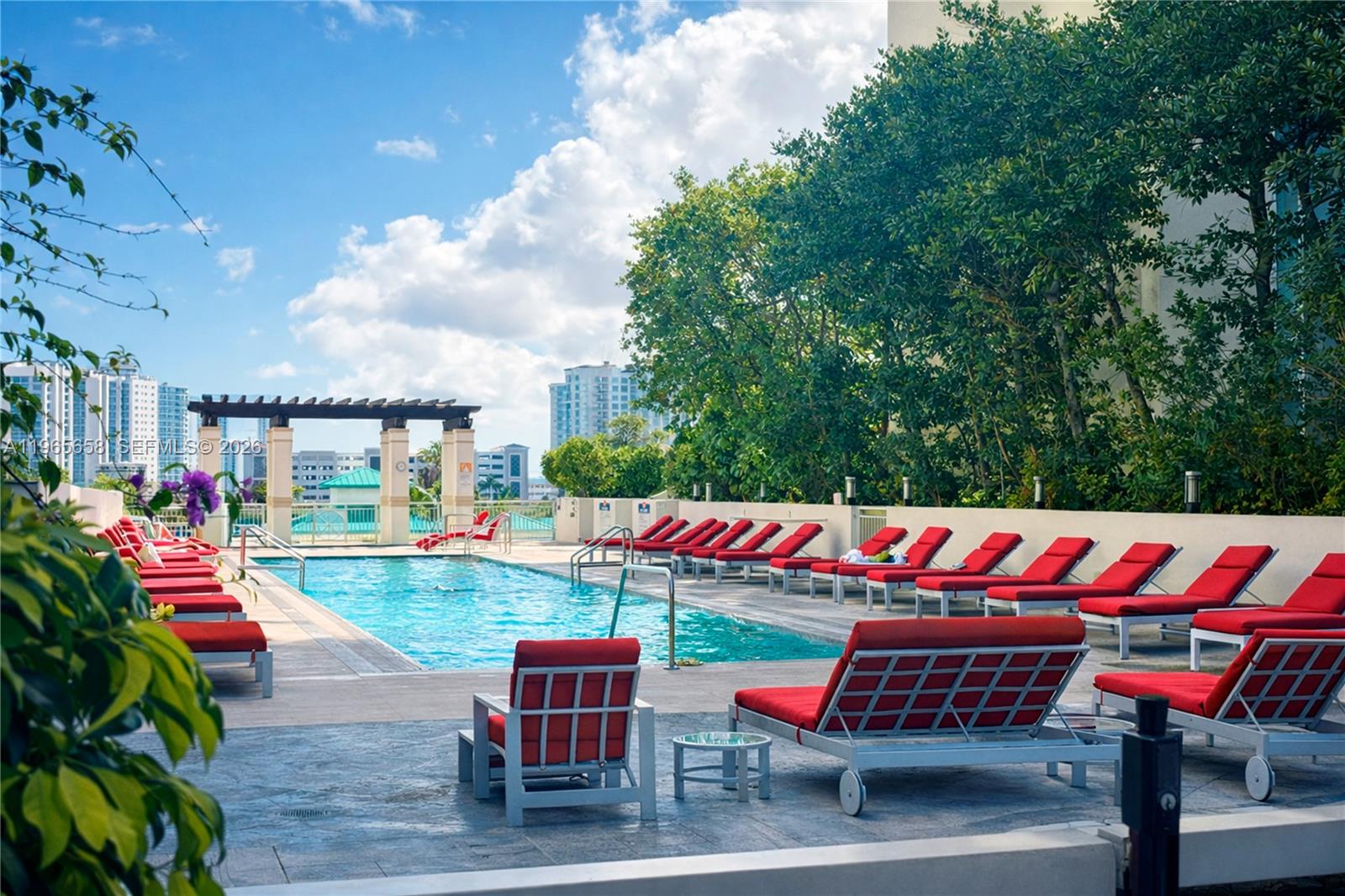 ST TROPEZ ON THE BAY III - Residential