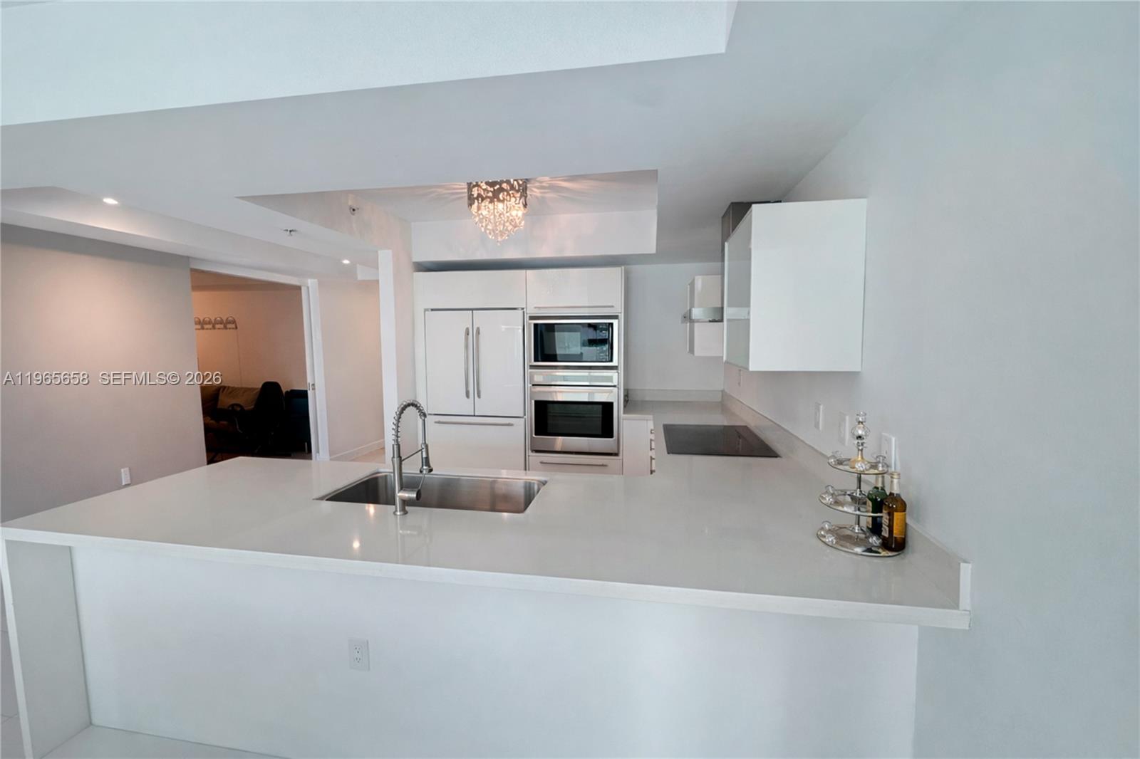 ST TROPEZ ON THE BAY III - Residential