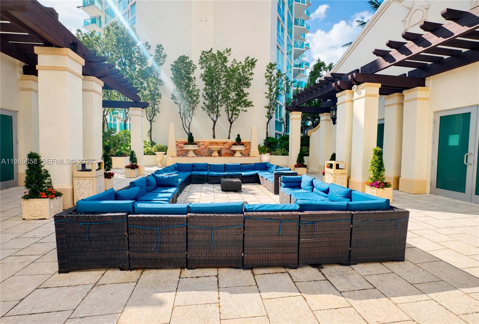 ST TROPEZ ON THE BAY III - Residential