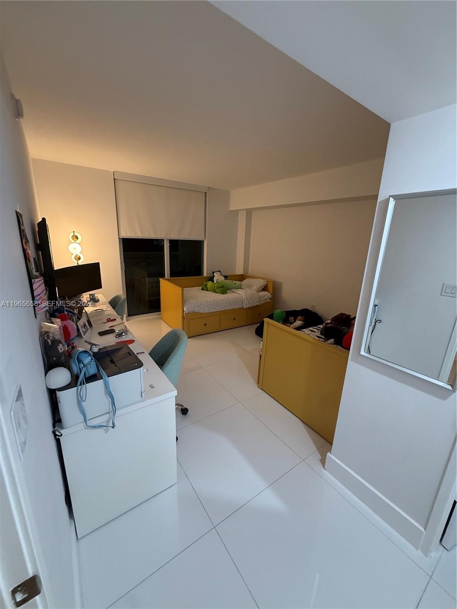 ST TROPEZ ON THE BAY III - Residential