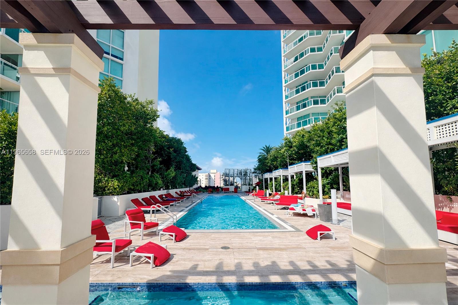 ST TROPEZ ON THE BAY III - Residential