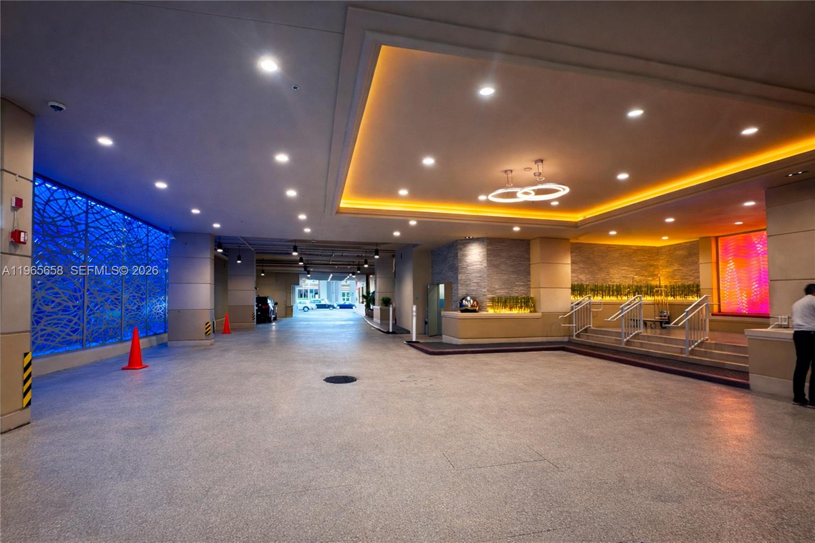 ST TROPEZ ON THE BAY III - Residential