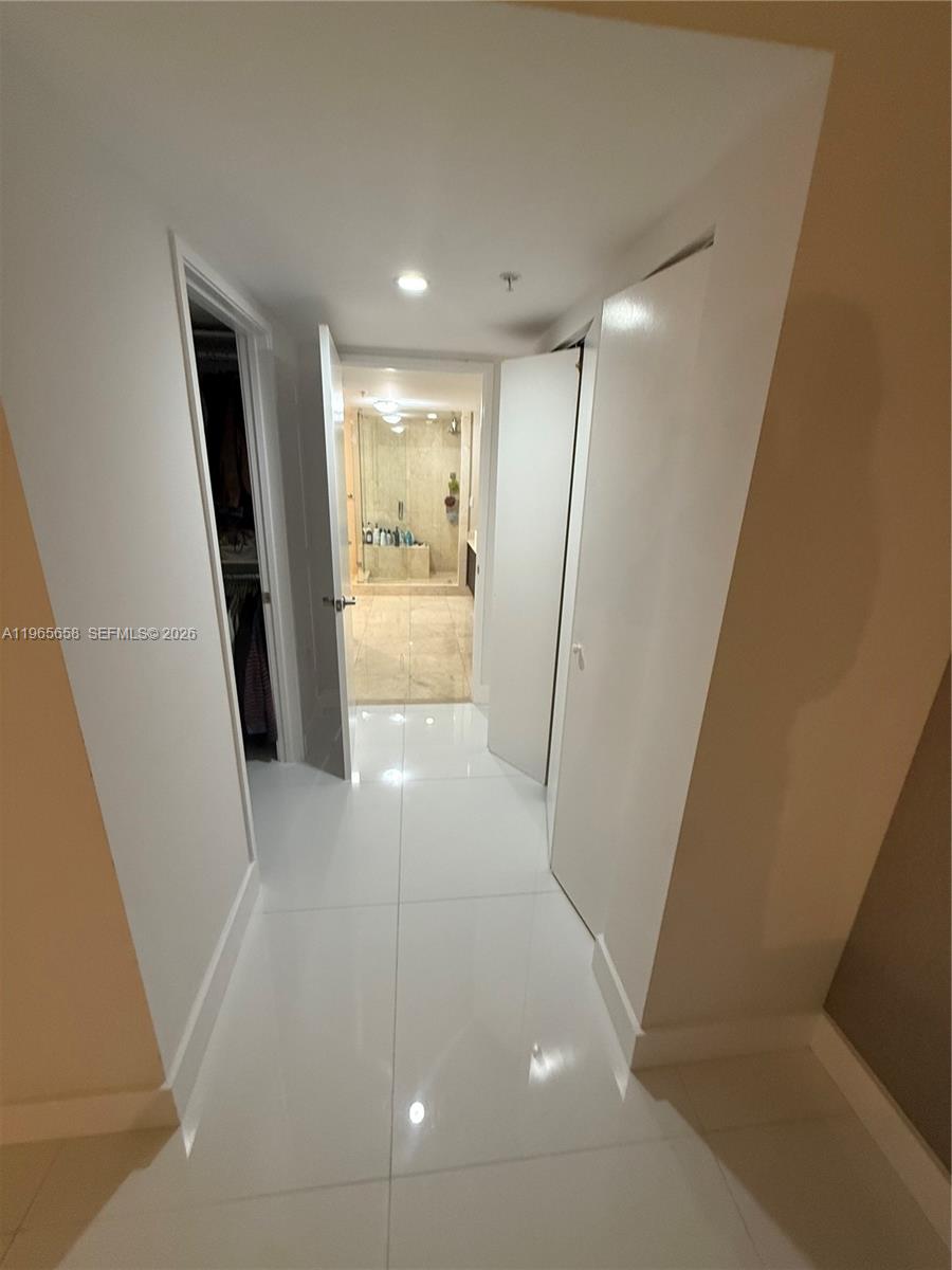 ST TROPEZ ON THE BAY III - Residential