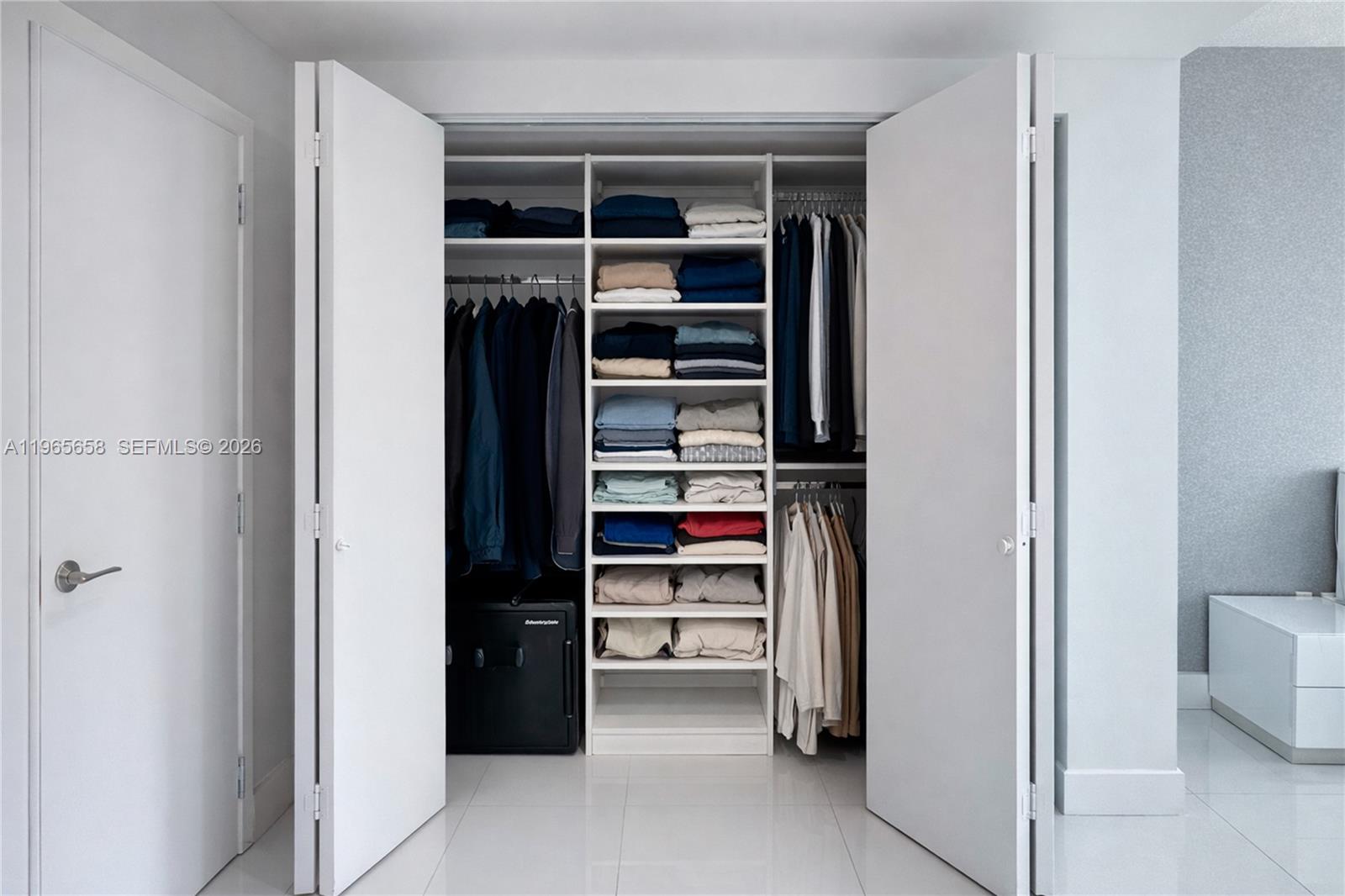 ST TROPEZ ON THE BAY III - Residential