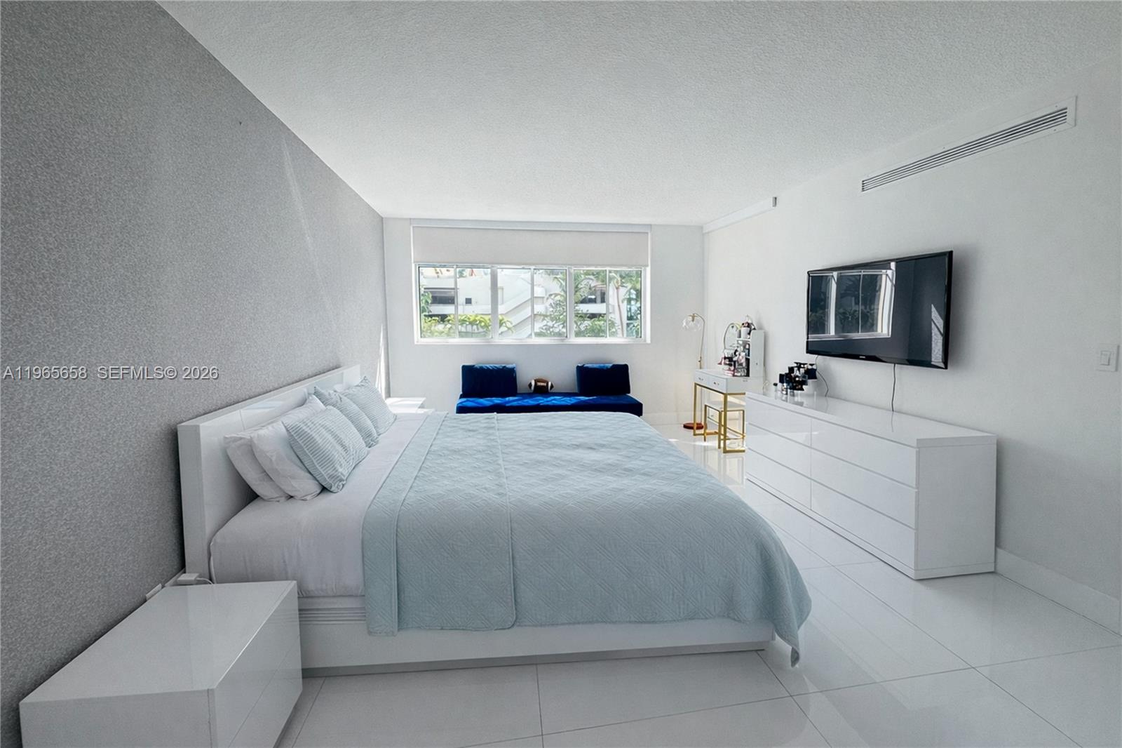 ST TROPEZ ON THE BAY III - Residential