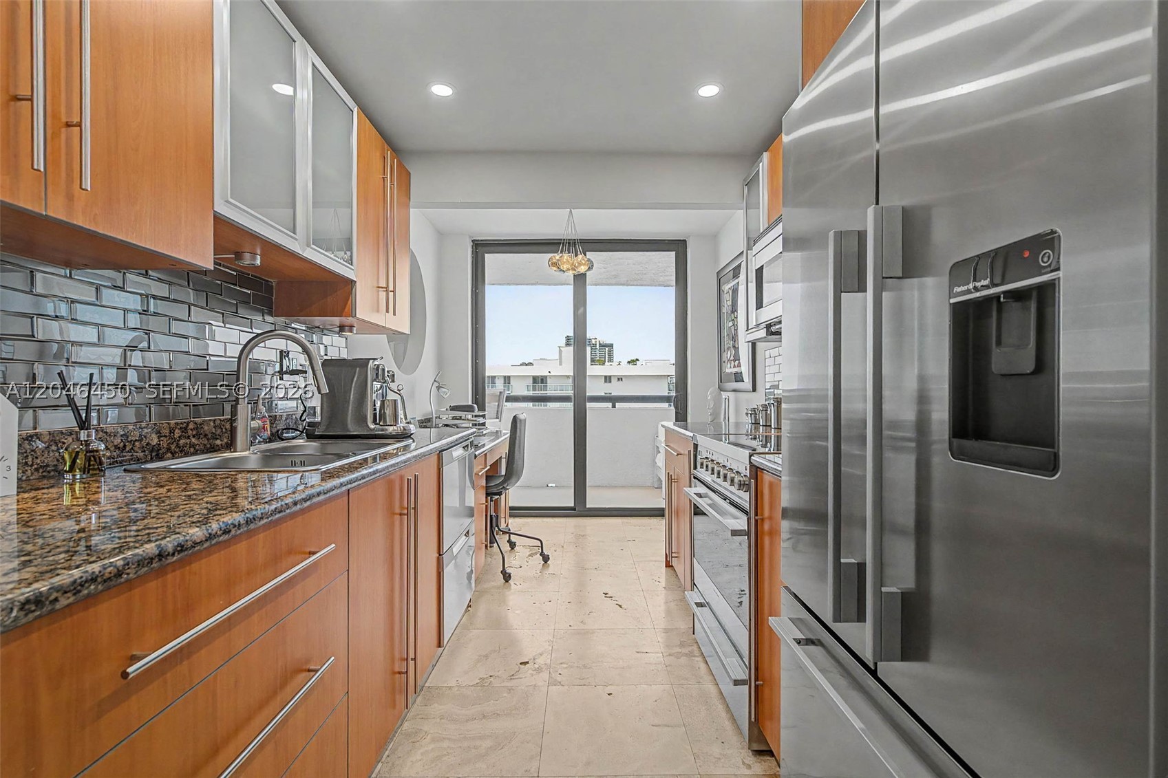 2555 Collins Ave 1814