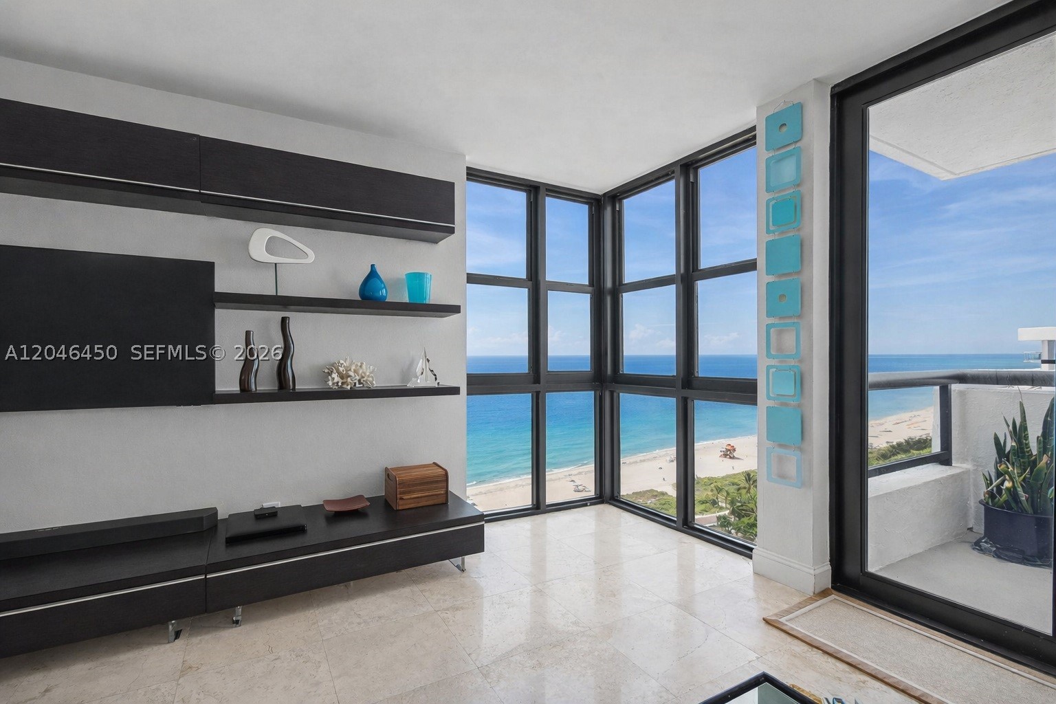 2555 Collins Ave 1814