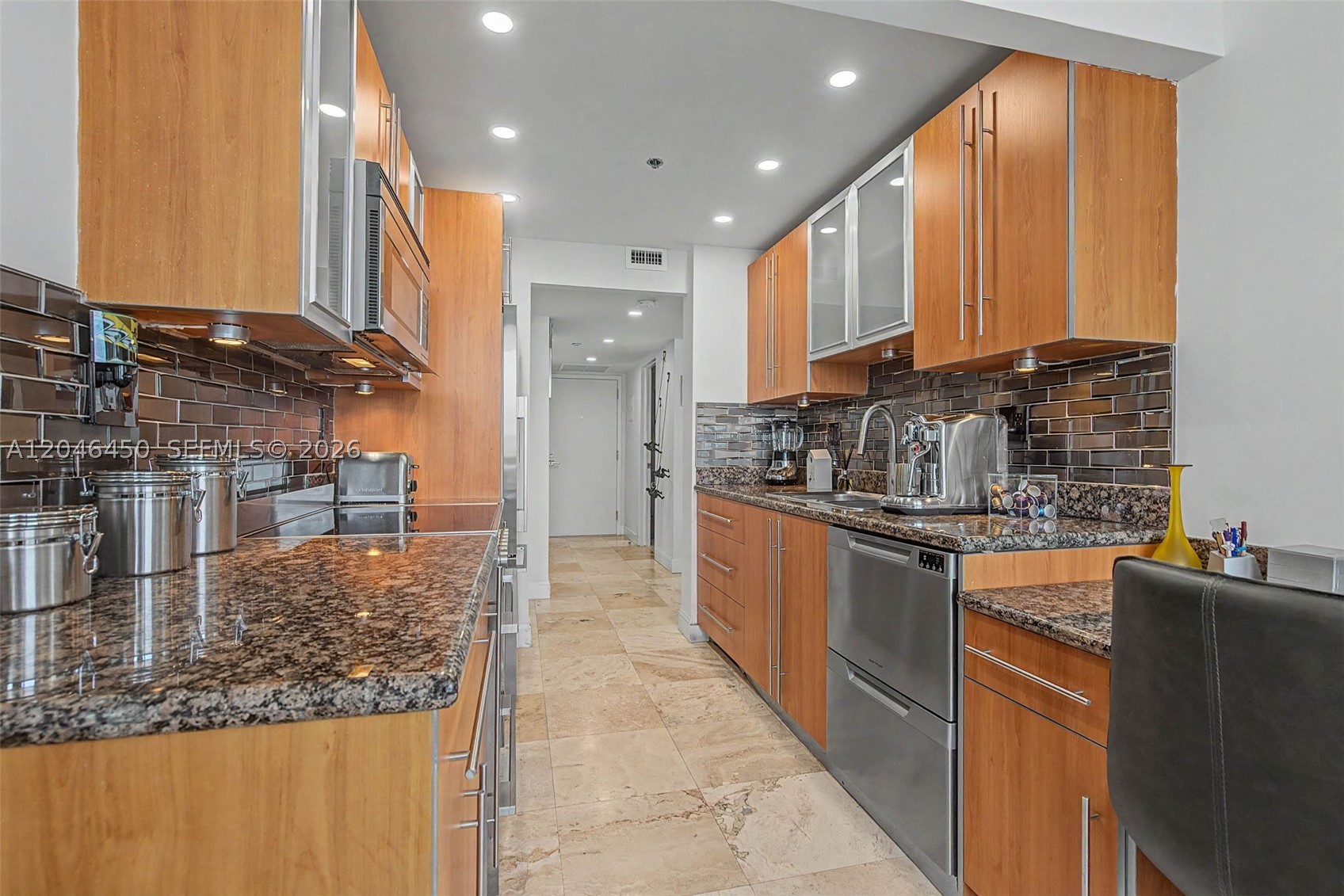 2555 Collins Ave 1814