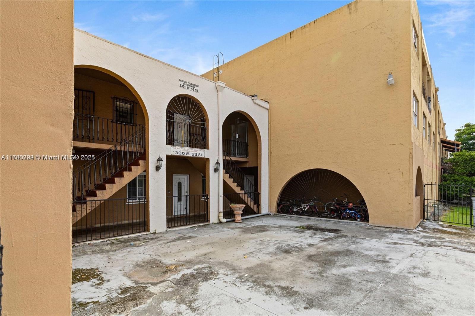 1300 W 53rd St 23