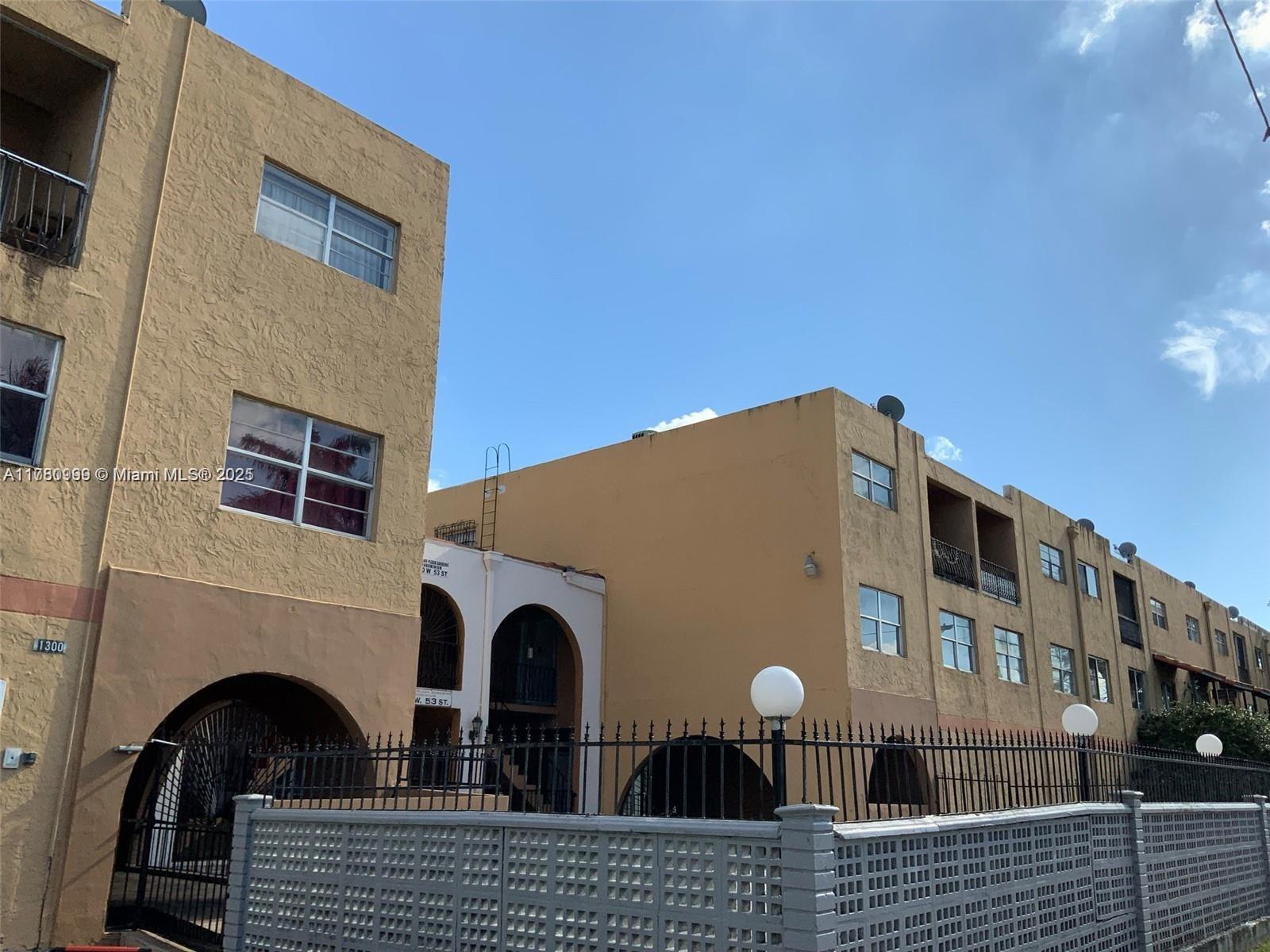 1300 W 53rd St 23