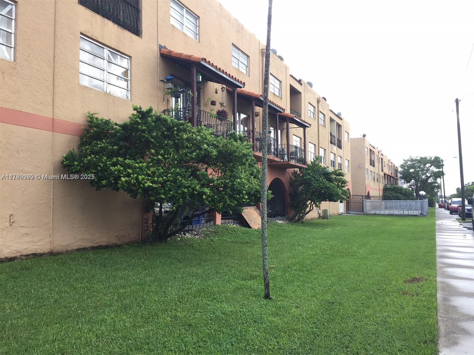 1300 W 53rd St 23