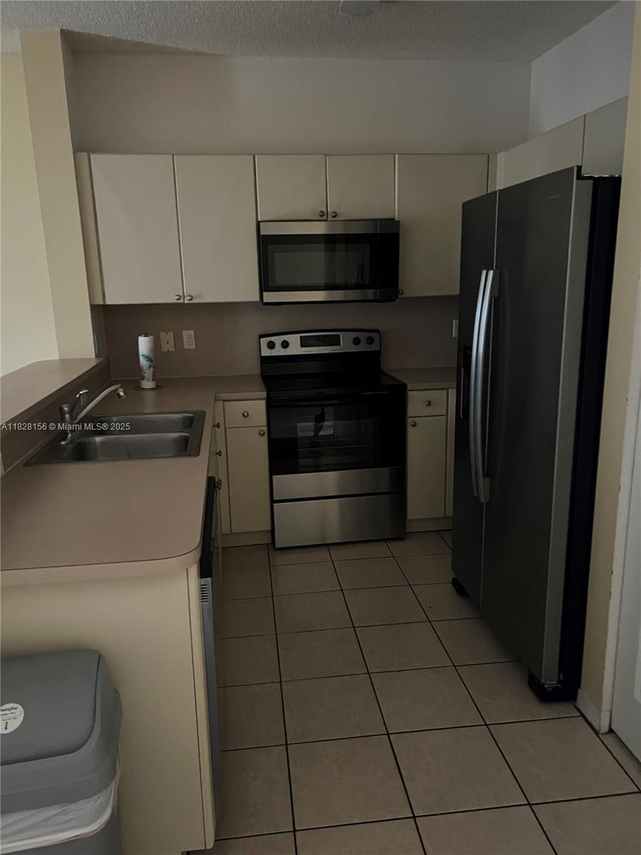 2201 SE 24th Pl 2201
