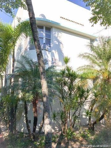 Beautiful Art Deco studio in the heart of south beach.
Looking for qualified tenant with stable job, SS , and good credit score 1 year only.