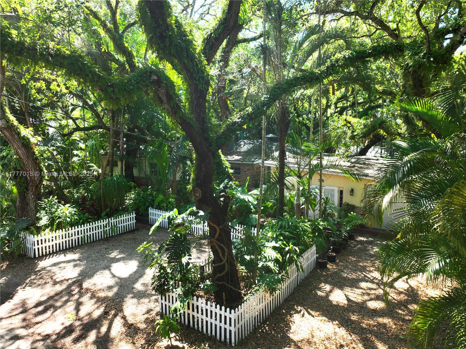 SUNSHINE VISTAS - Land