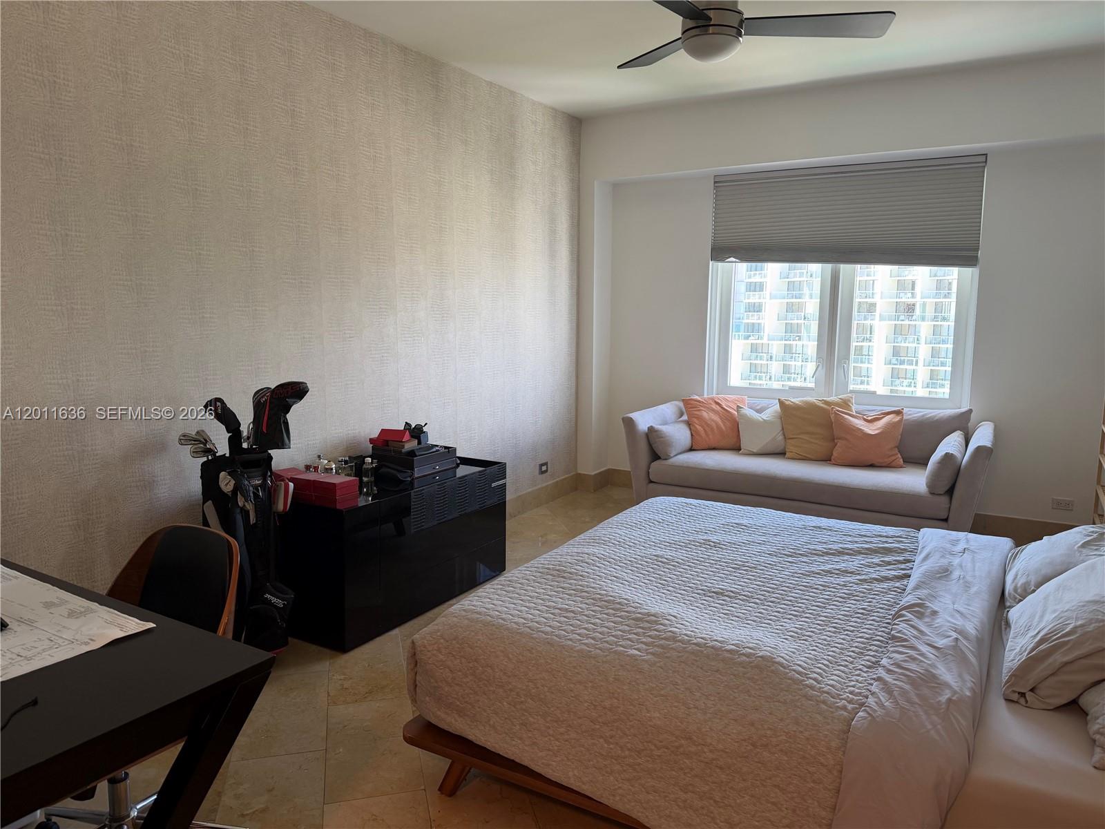2301 Collins Ave PH5