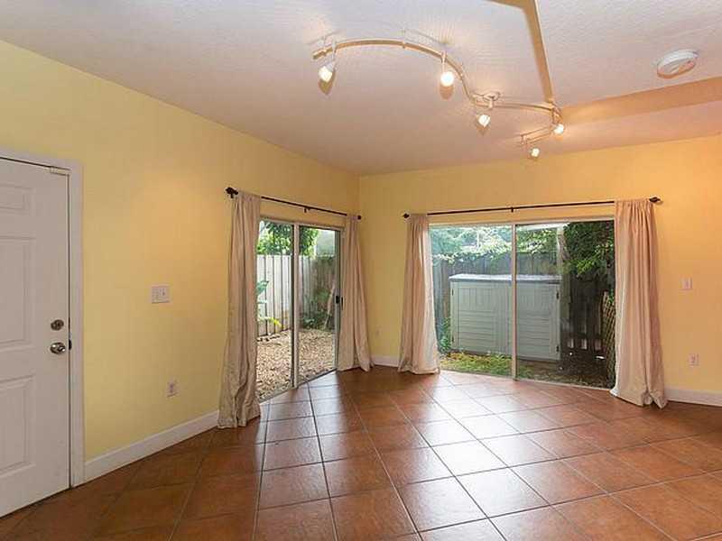 BRICKELL OAKS TOWNHOUSE C - Residential Lease