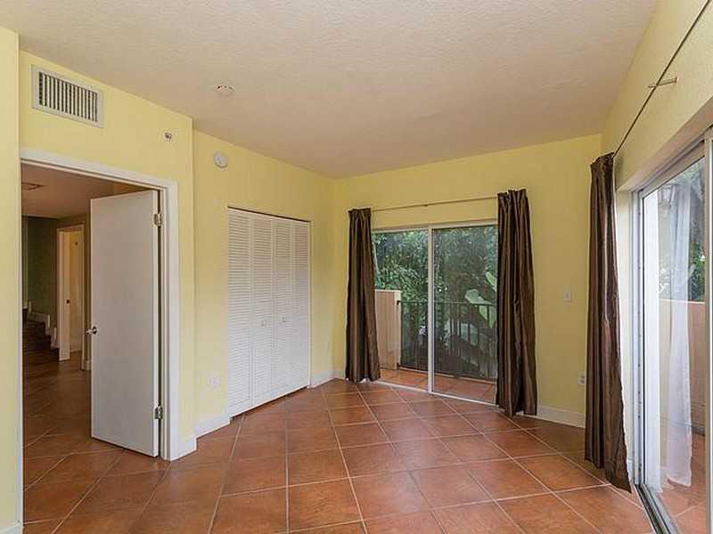 BRICKELL OAKS TOWNHOUSE C - Residential Lease