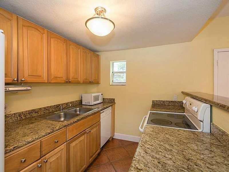 BRICKELL OAKS TOWNHOUSE C - Residential Lease