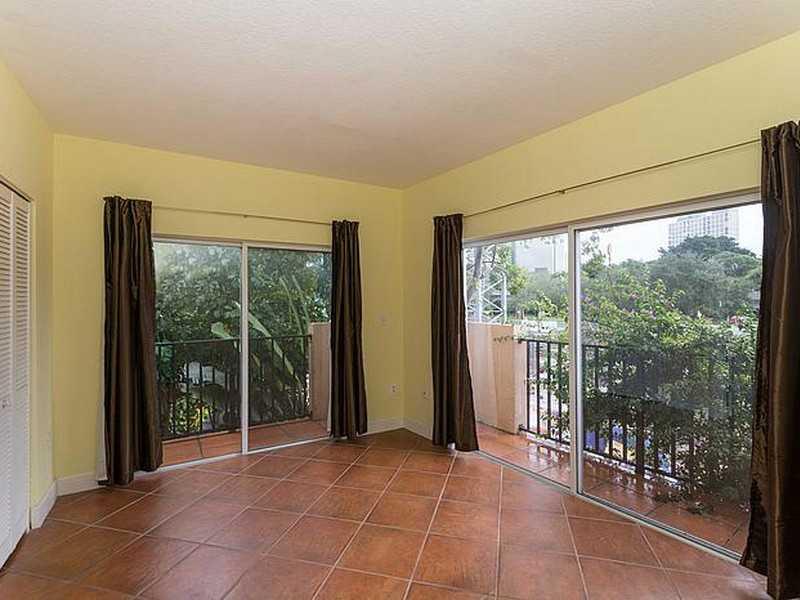 BRICKELL OAKS TOWNHOUSE C - Residential Lease