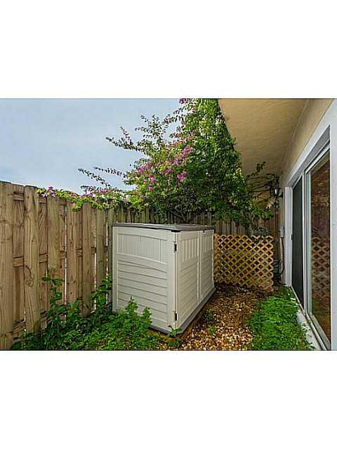 BRICKELL OAKS TOWNHOUSE C - Residential Lease