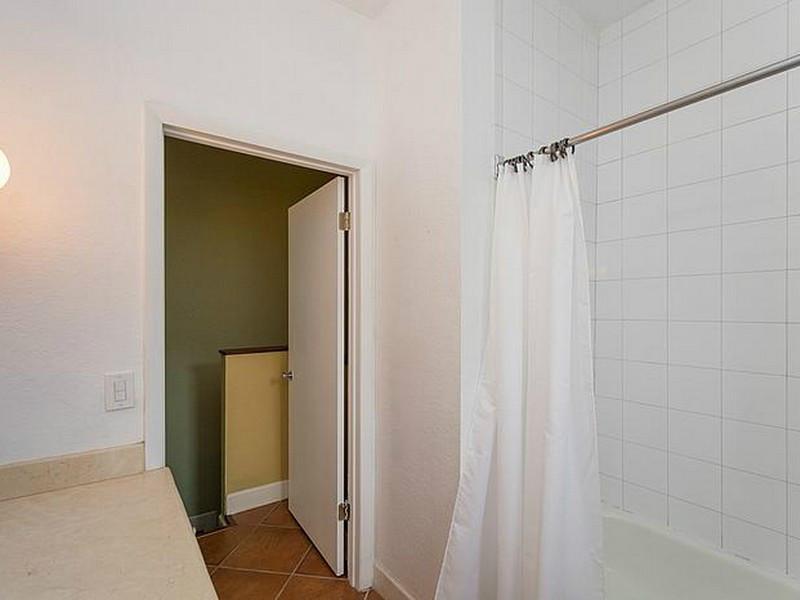 BRICKELL OAKS TOWNHOUSE C - Residential Lease