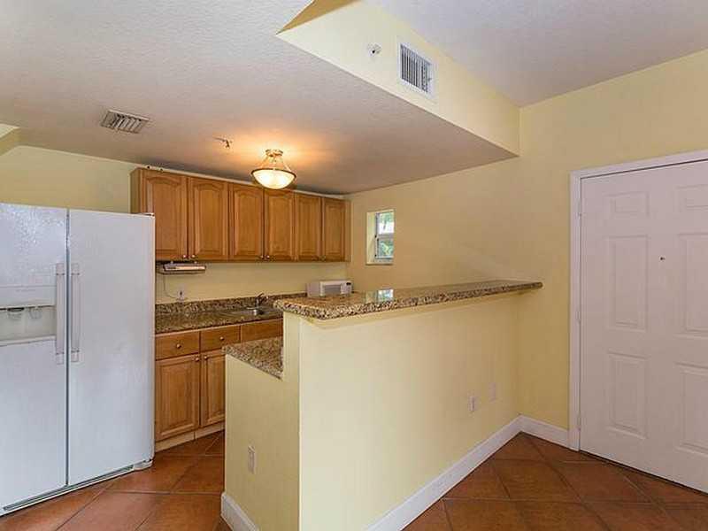 BRICKELL OAKS TOWNHOUSE C - Residential Lease