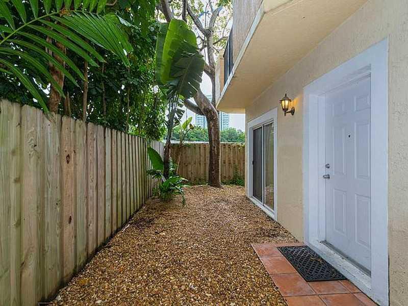 BRICKELL OAKS TOWNHOUSE C - Residential Lease