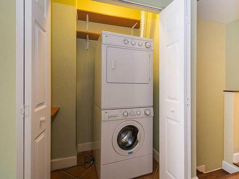 BRICKELL OAKS TOWNHOUSE C - Residential Lease