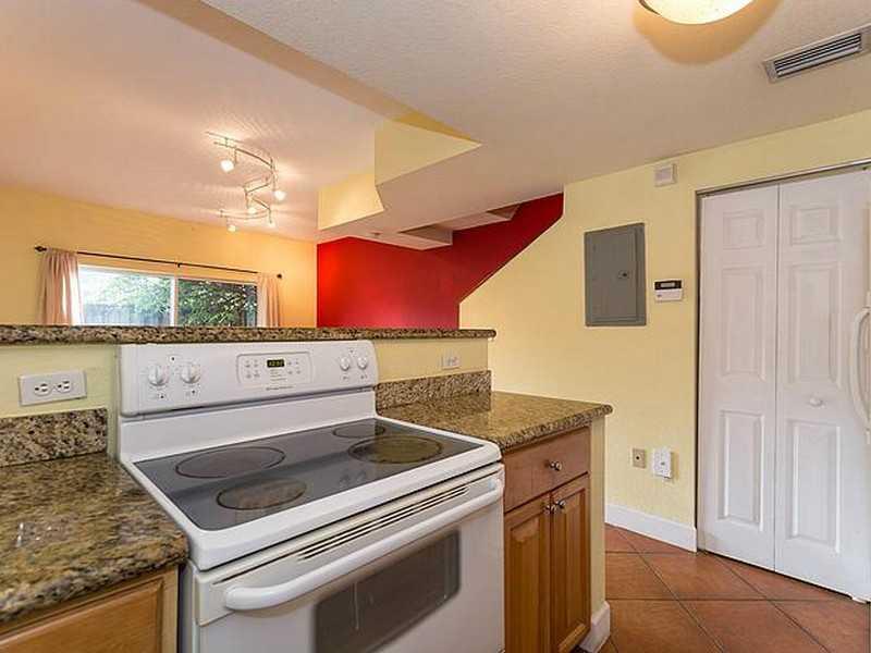 BRICKELL OAKS TOWNHOUSE C - Residential Lease