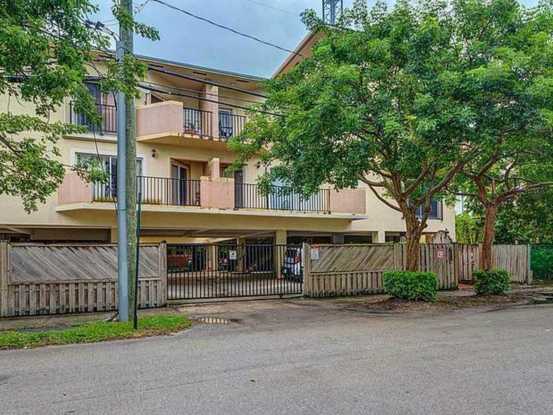 BRICKELL OAKS TOWNHOUSE C - Residential Lease