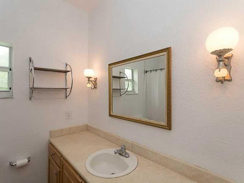 BRICKELL OAKS TOWNHOUSE C - Residential Lease