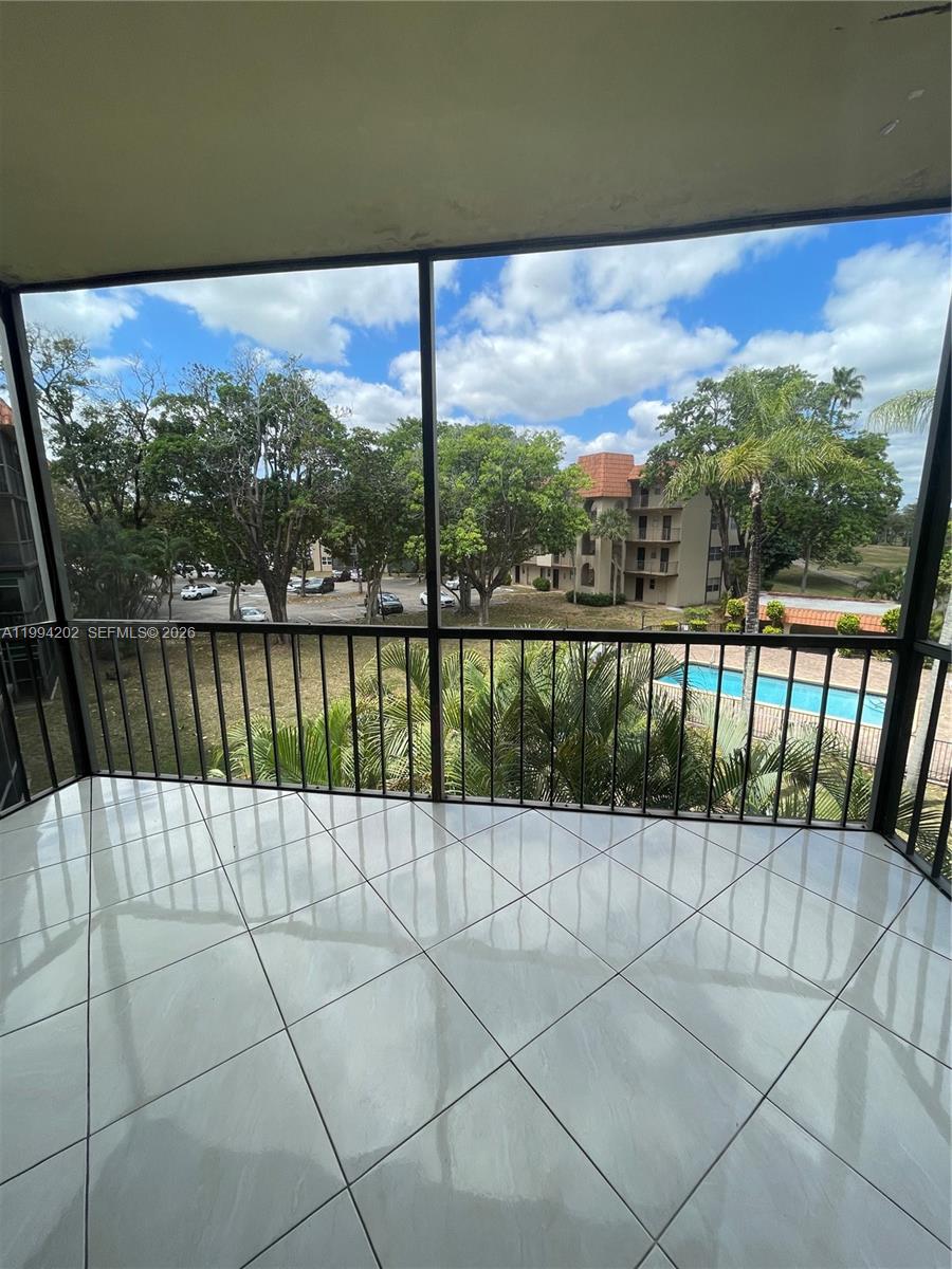 INVERRARY COUNTRY CLUB - Residential Lease