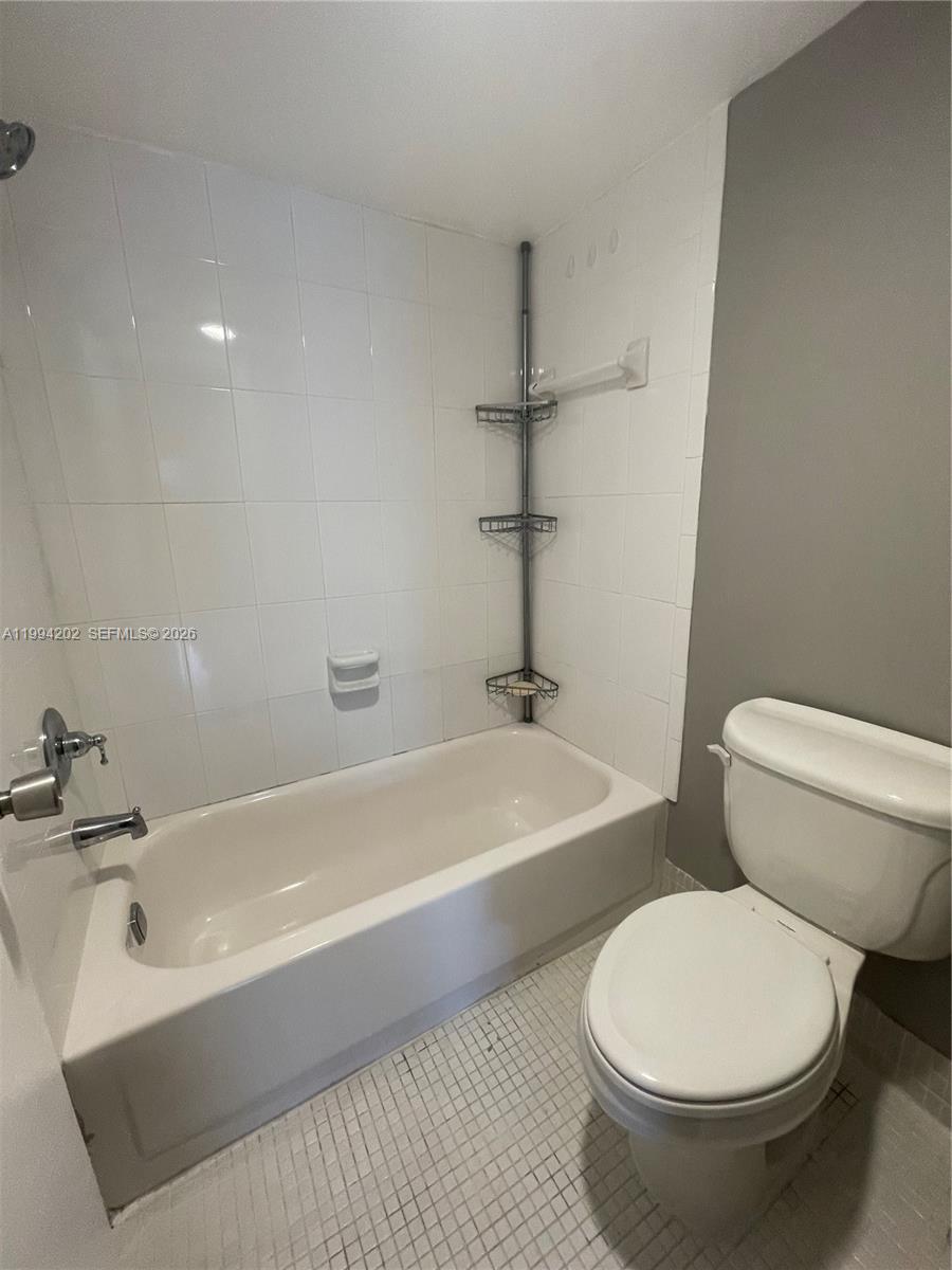 INVERRARY COUNTRY CLUB - Residential Lease