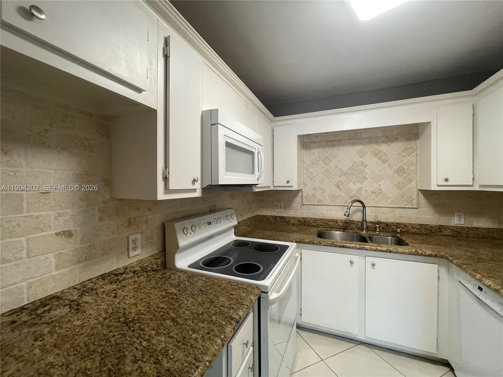 INVERRARY COUNTRY CLUB - Residential Lease