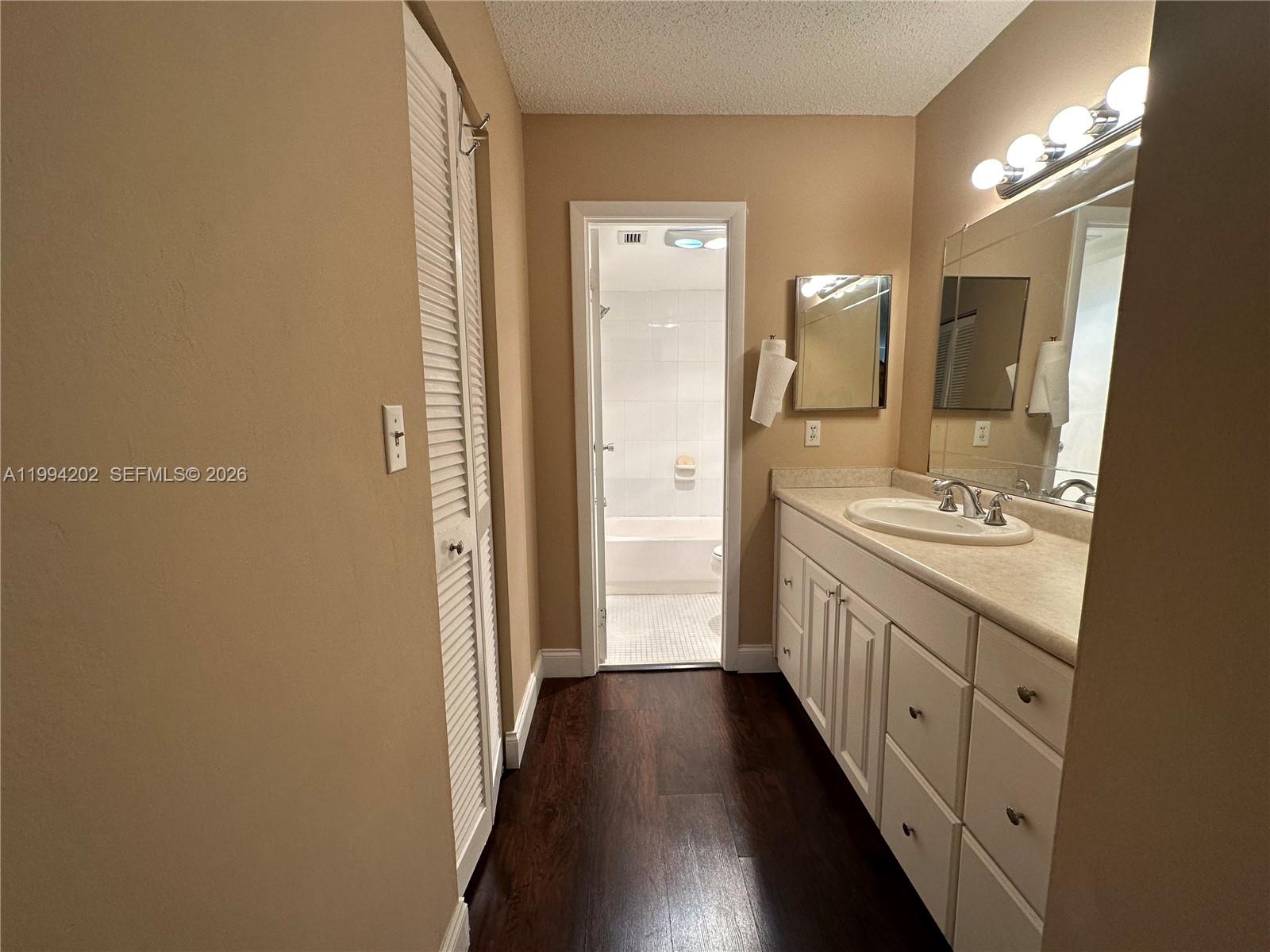 INVERRARY COUNTRY CLUB - Residential Lease