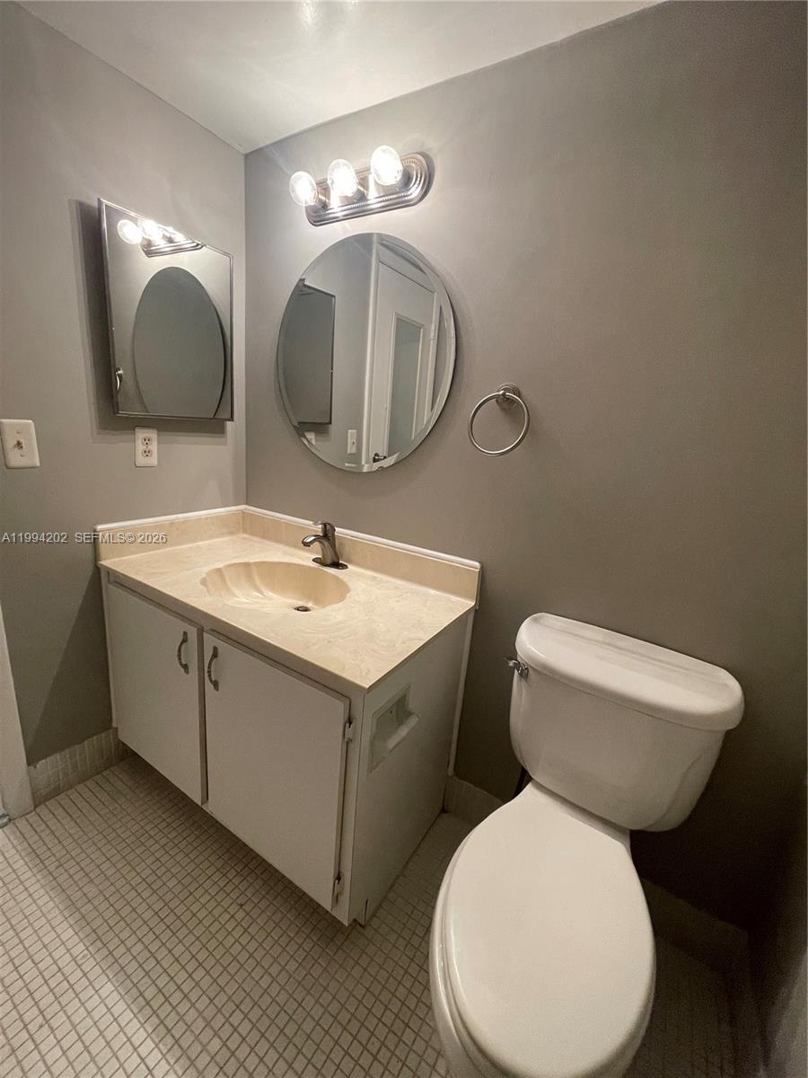 INVERRARY COUNTRY CLUB - Residential Lease