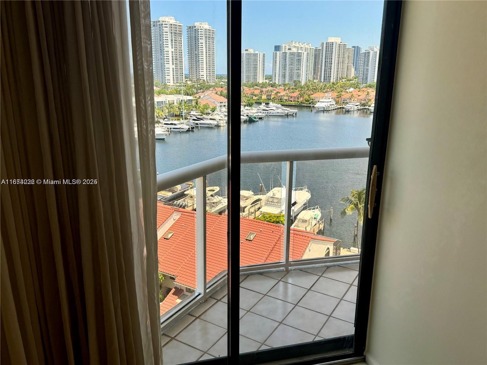 AVENTURA - Residential