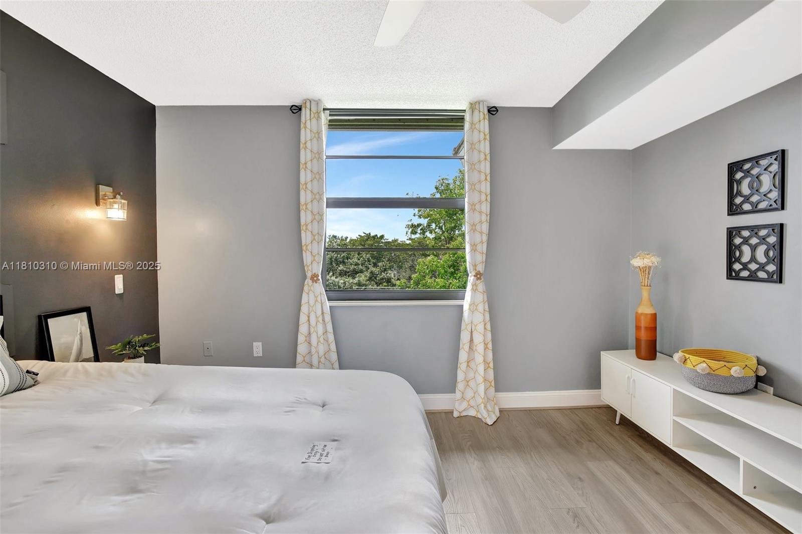 CONDO 24 OF WHITEHALL CON - Residential