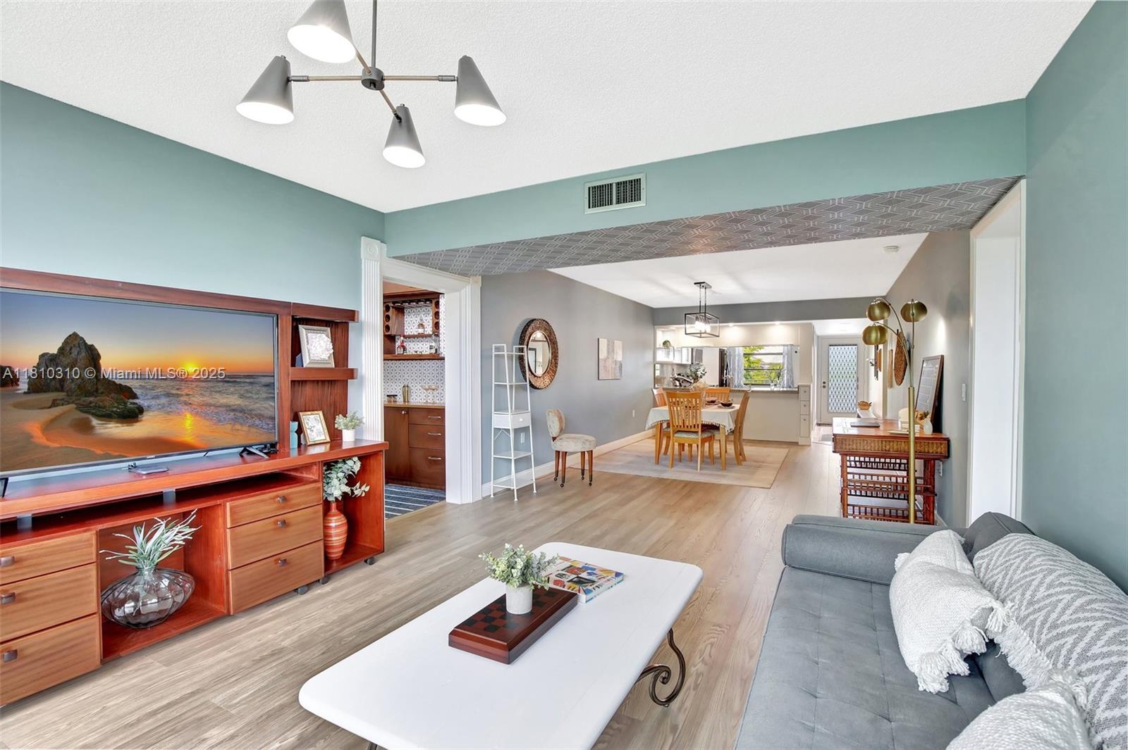 CONDO 24 OF WHITEHALL CON - Residential