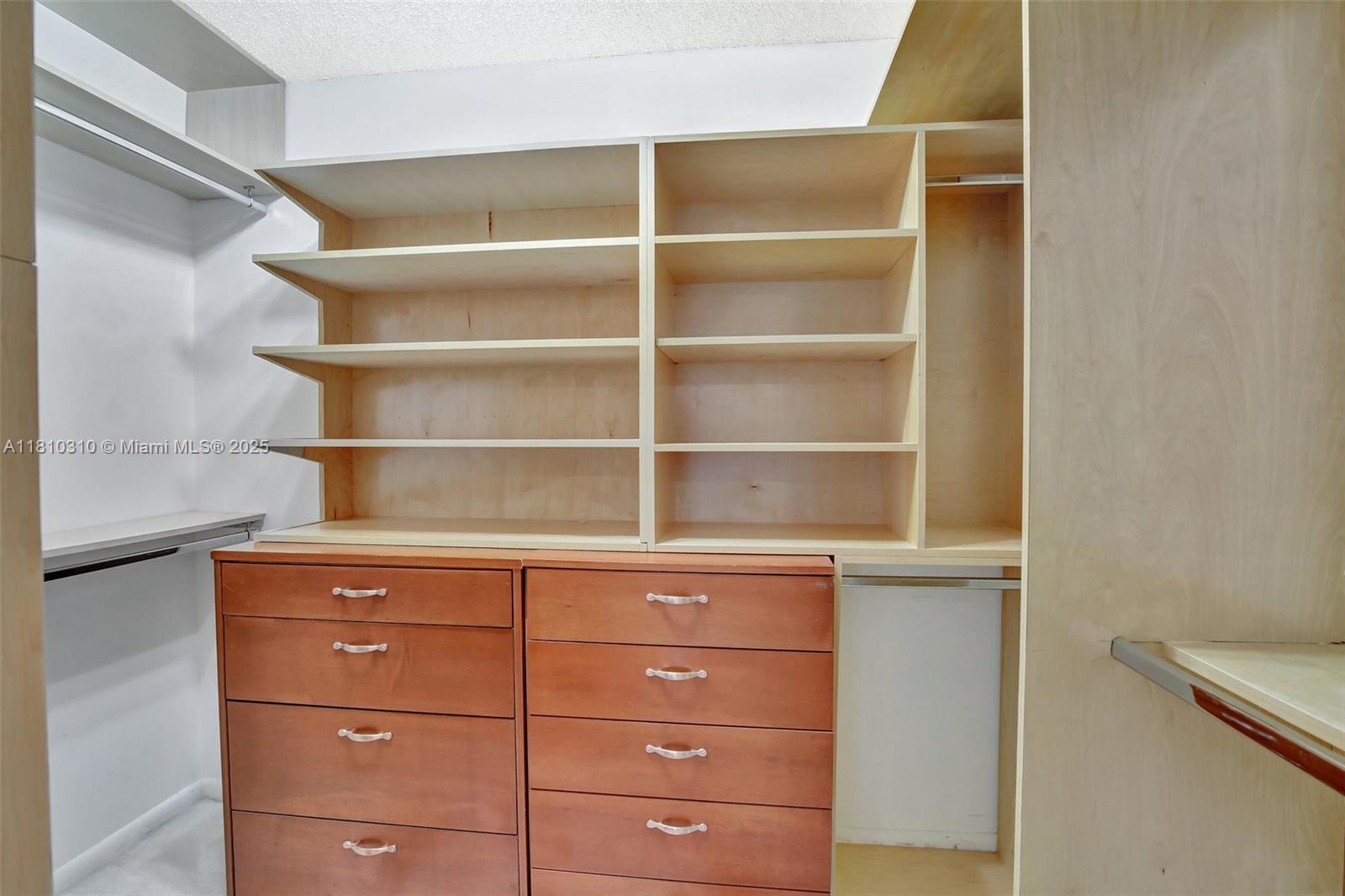CONDO 24 OF WHITEHALL CON - Residential