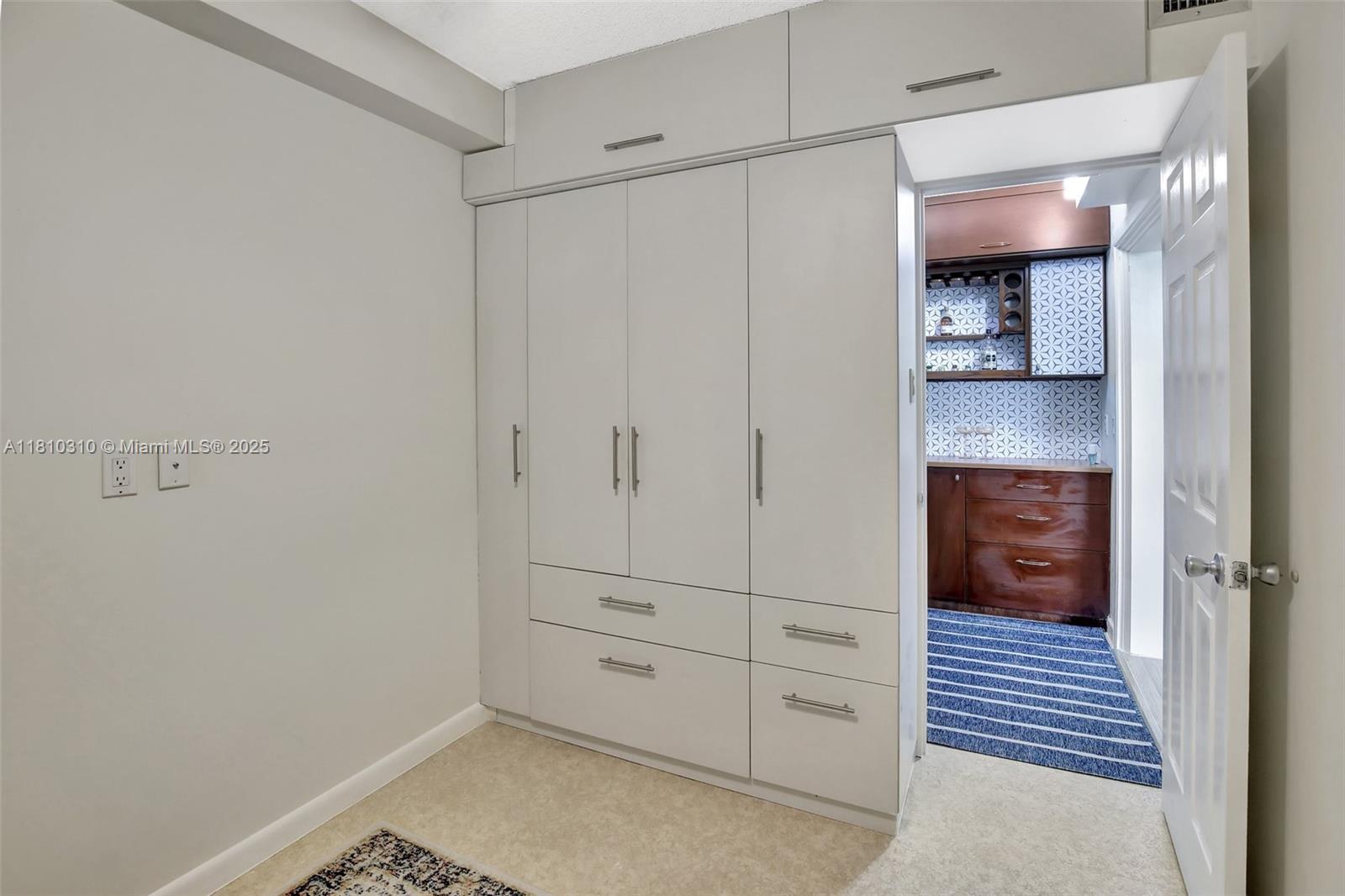 CONDO 24 OF WHITEHALL CON - Residential