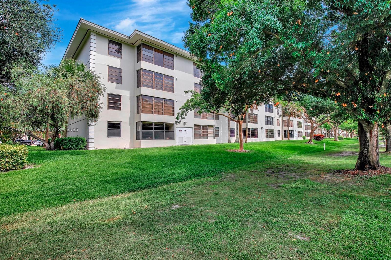 CONDO 24 OF WHITEHALL CON - Residential