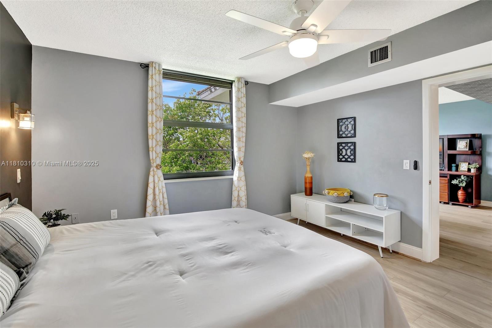 CONDO 24 OF WHITEHALL CON - Residential