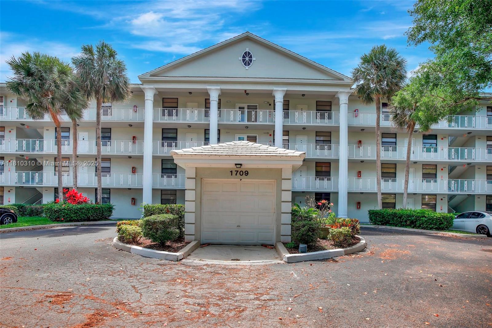 CONDO 24 OF WHITEHALL CON - Residential
