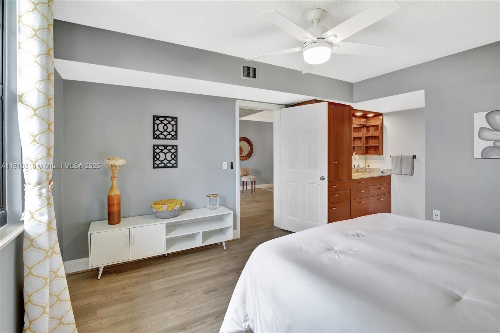 CONDO 24 OF WHITEHALL CON - Residential