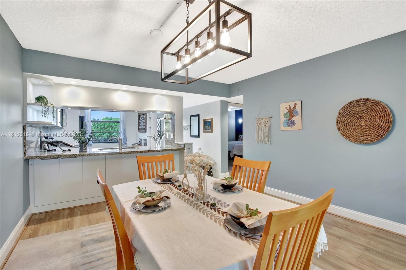 CONDO 24 OF WHITEHALL CON - Residential
